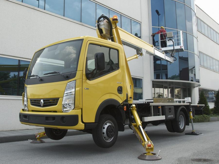  Renault Maxity Lift Platform 2008 года  (фото 4 из 5)